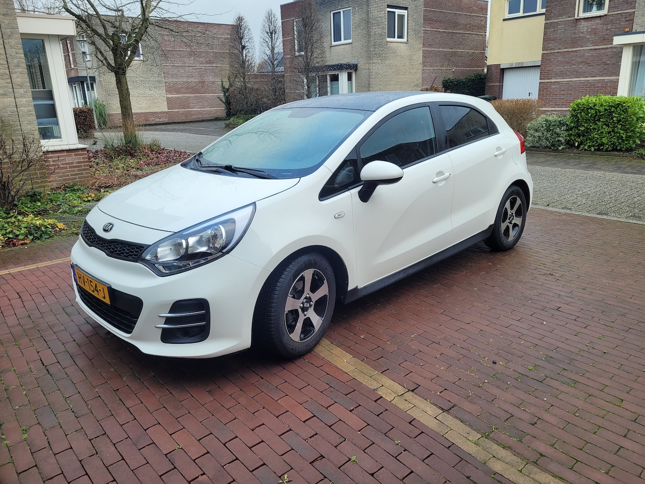 Kia Rio - 1.2 CVVT ComfortLine Cruise-Airco-leer/Alcantara Lichtmetalen velgen - AutoWereld.nl