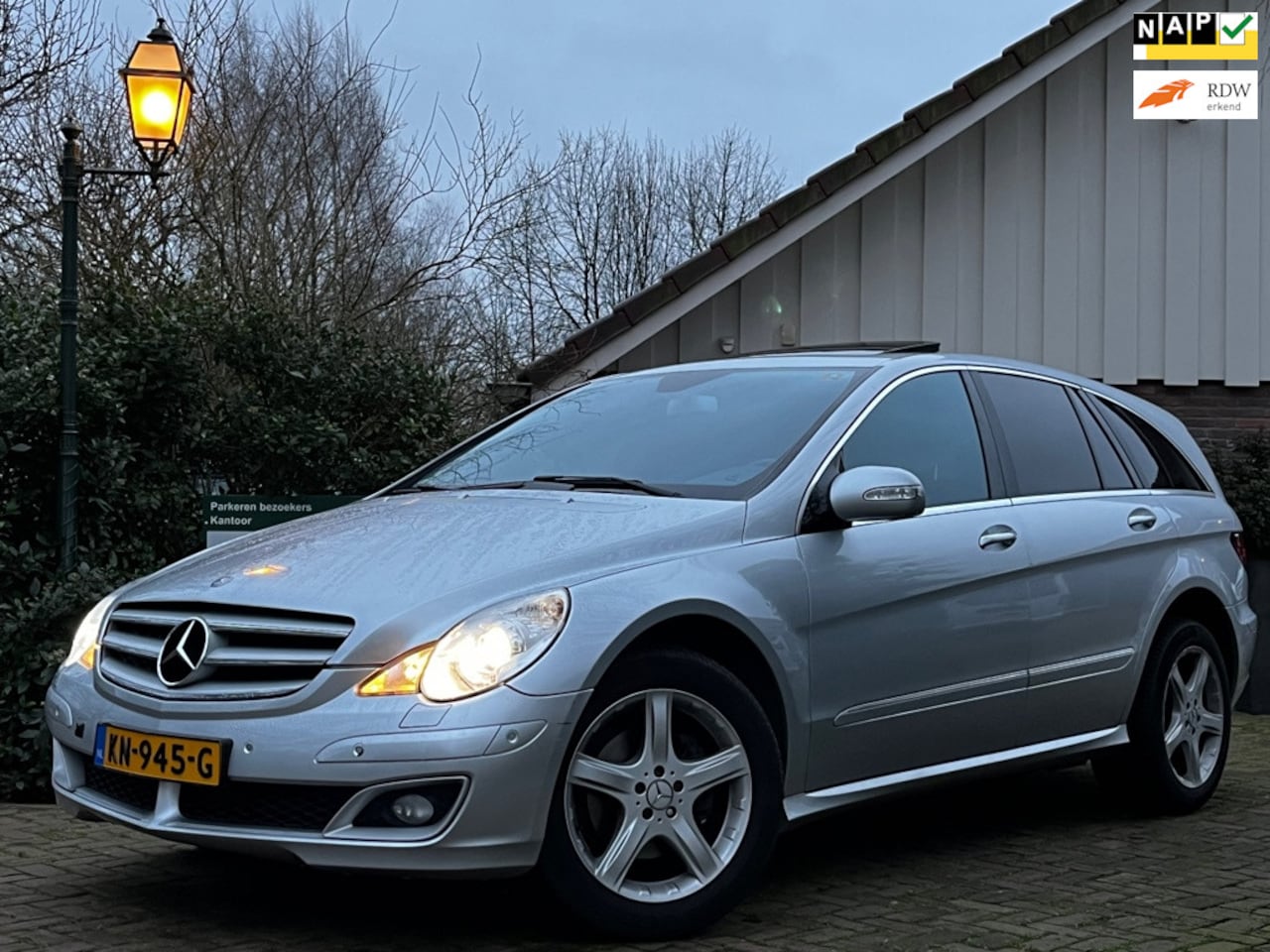 Mercedes-Benz R-klasse - 350 4-Matic *1e Eigenaar* | Dealer OH | Lage km-stand | Captain Chairs | Unieke Youngtimer - AutoWereld.nl