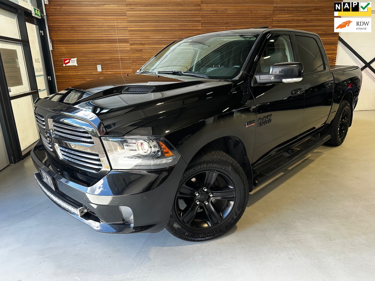 Dodge Ram 1500 - 5.7 V8 4x4 Crew Cab 5'7 Sport | Full option | Pano | LUCHT | LEDBAR | Hard Cover | Camera - AutoWereld.nl