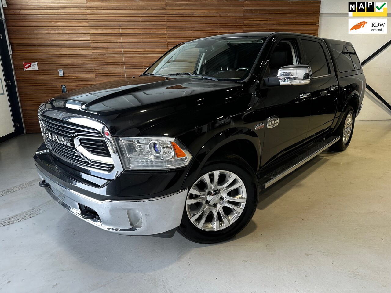 Dodge Ram 1500 - 5.7 V8 4x4 Crew Cab Longhorn | Full option | Luchtvering | Camera | Closed Cab | Top staat - AutoWereld.nl