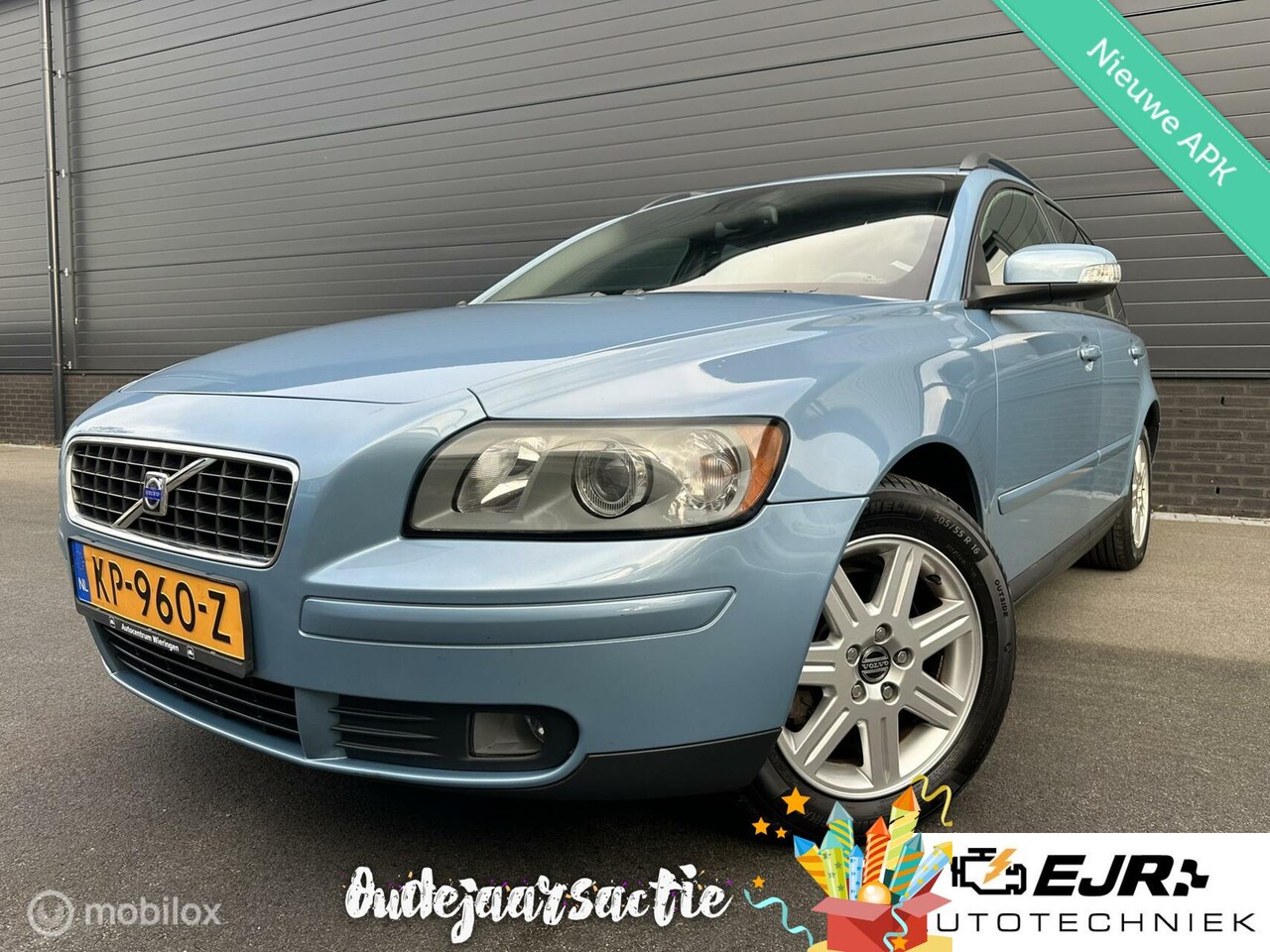 Volvo V50 - 2.4i Momentum CLIMA*CRUISE*CV*AFS*PDC*TOPSTAAT*APK - AutoWereld.nl