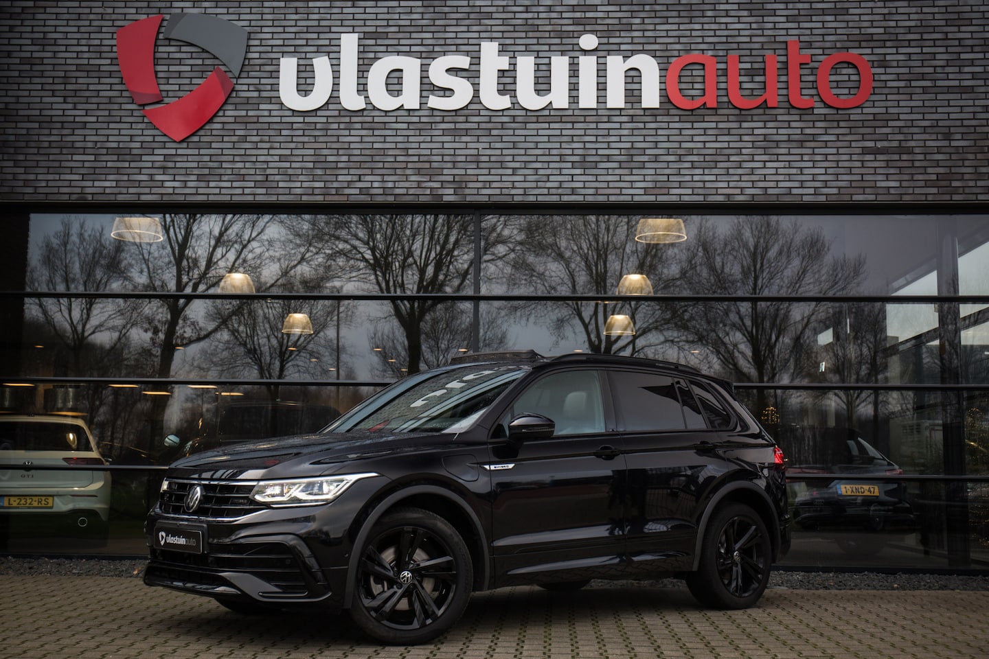 Volkswagen Tiguan - 1.4 TSI eHybrid R-Line Business 1.4 TSI eHybrid R-Line Business+ 245PK , Pano dak, Virtual cockpit, 360°camera, Leer, - AutoWereld.nl