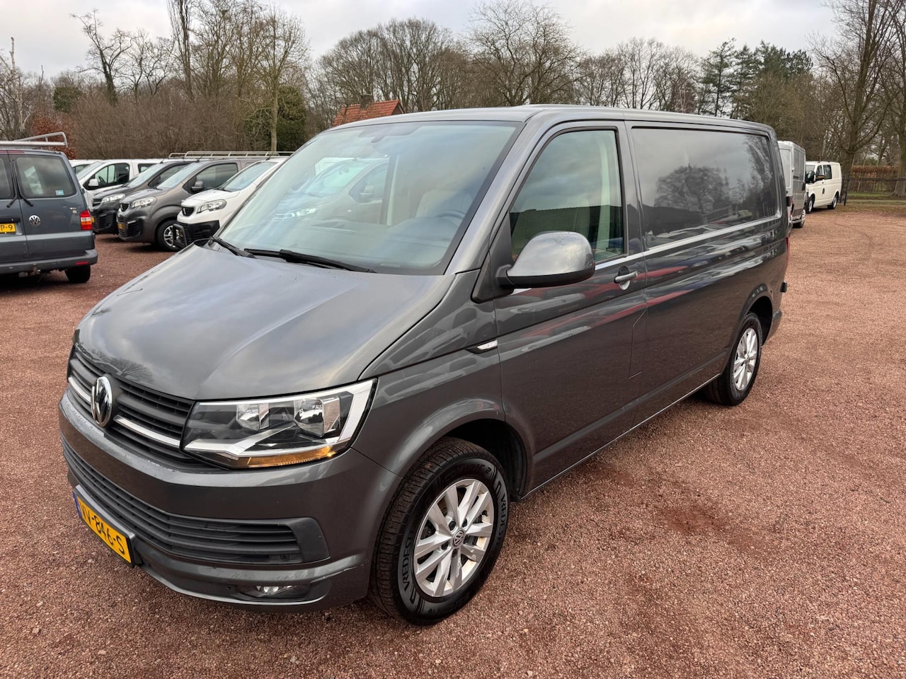 Volkswagen Transporter - 2.0 TDI L1H1 Highline Leer / Navi / Cruise - AutoWereld.nl