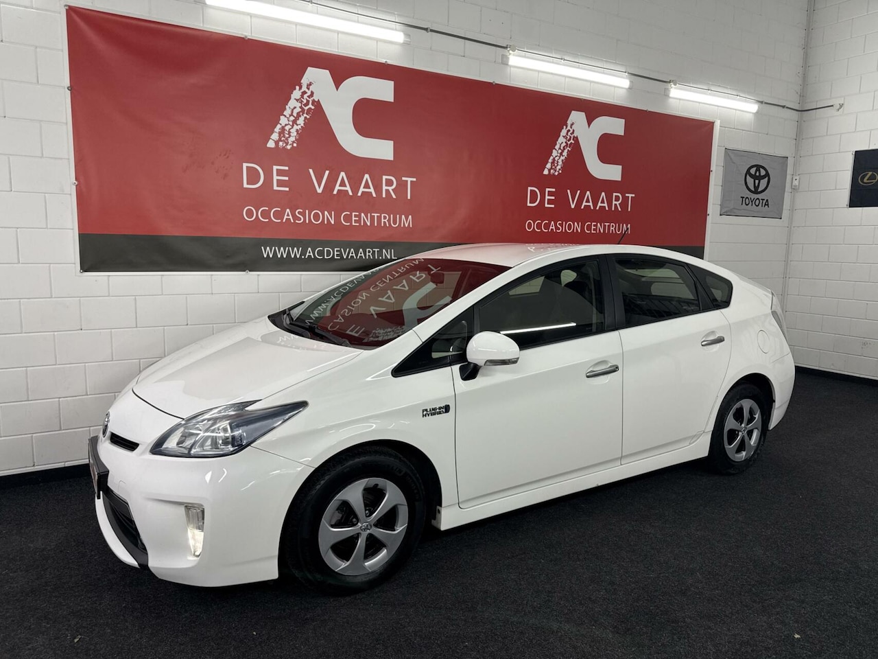 Toyota Prius - 1.8 Plug-in Aspiration - LEER/CAMERA/NAP - AutoWereld.nl