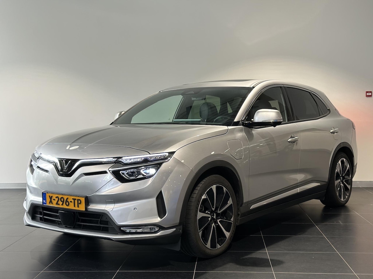 VinFast VF 8 - Plus 87.7 kWh 4WD  // 10 JAAR GARANTIE // 100% ELEKTRISCH - AutoWereld.nl