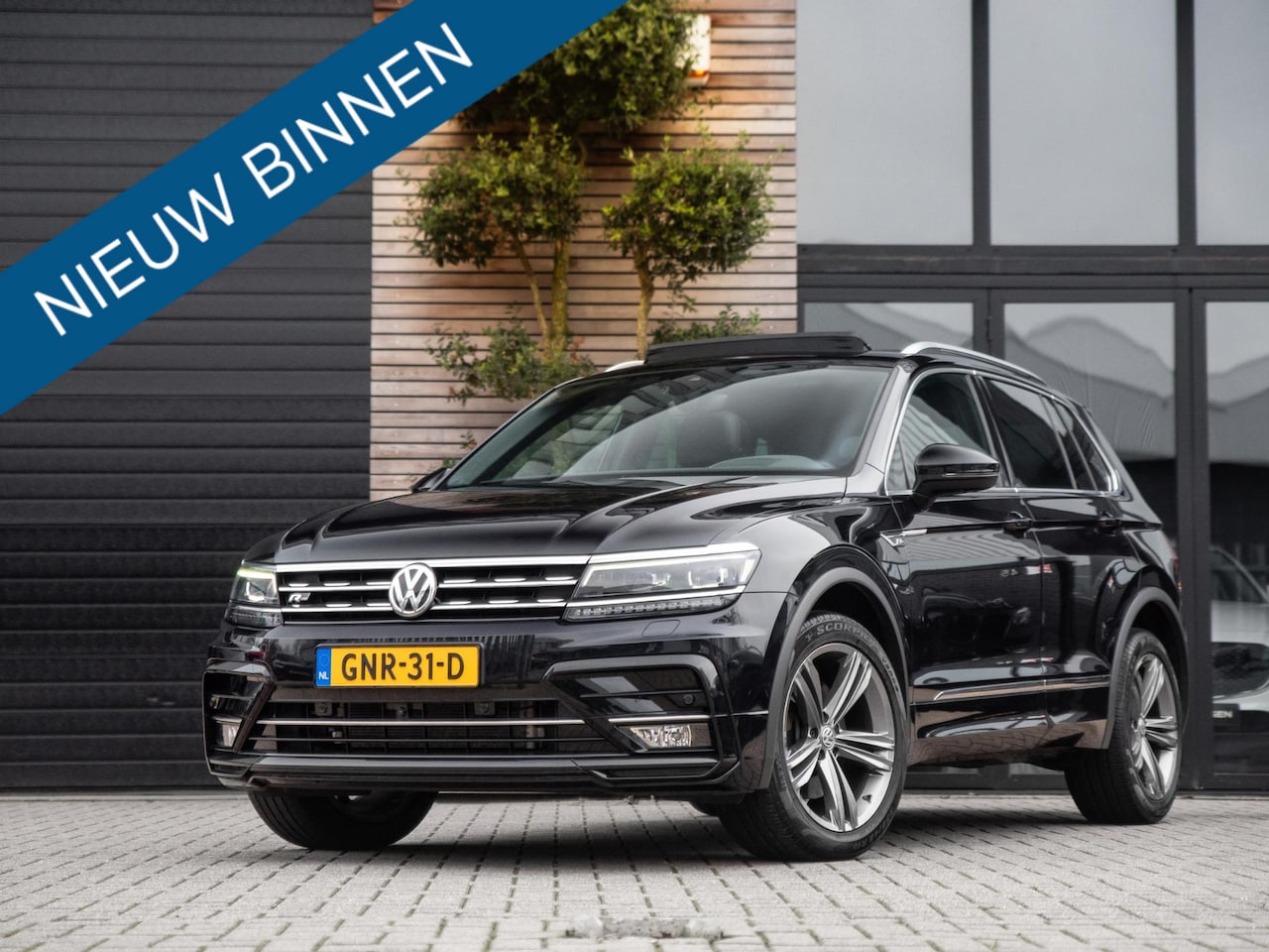 Volkswagen Tiguan - 2.0 TSI 4Motion 3x R-Line Pano Virtual ACC Trekhaak - AutoWereld.nl