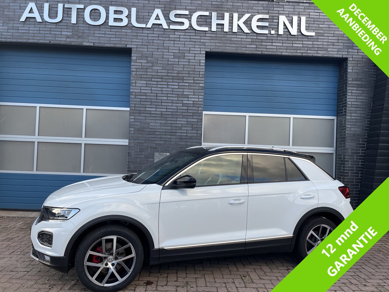 Volkswagen T-Roc - 1.5 TSI Sport 1.5 TSI Sport, pano, navi, trekhaak - AutoWereld.nl