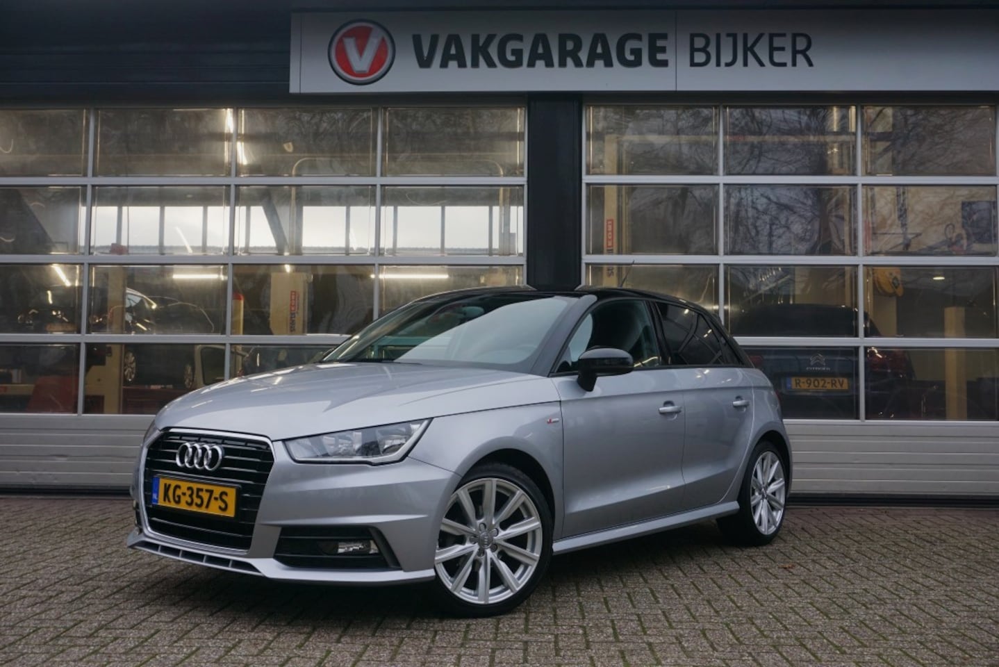 Audi A1 Sportback - 1.0 TFSI Adrenalin S-line! - AutoWereld.nl