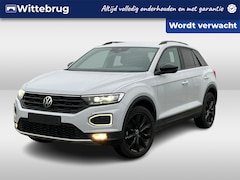 Volkswagen T-Roc - 1.5 TSI 150pk Sport DSG AUTOMAAT BLACKSTYLE / LM 18 inch / navi by APP / Parkeersensoren /