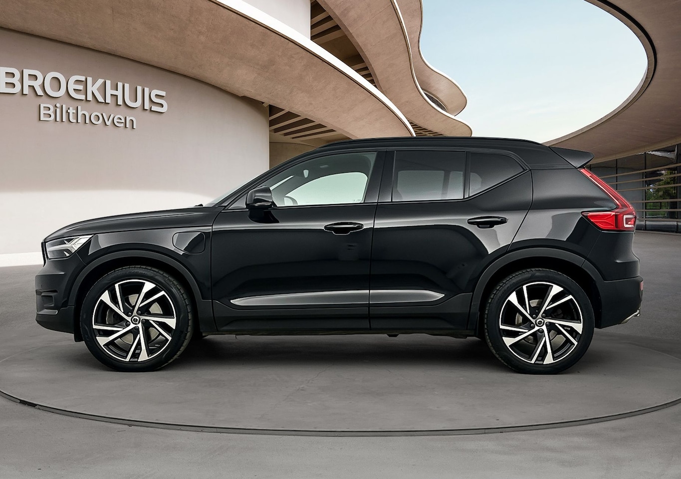 Volvo XC40 - T5 Twin Engine R-DESIGN | Trekhaak | Climate Pack | PDC + Camera | Getint glas | - AutoWereld.nl