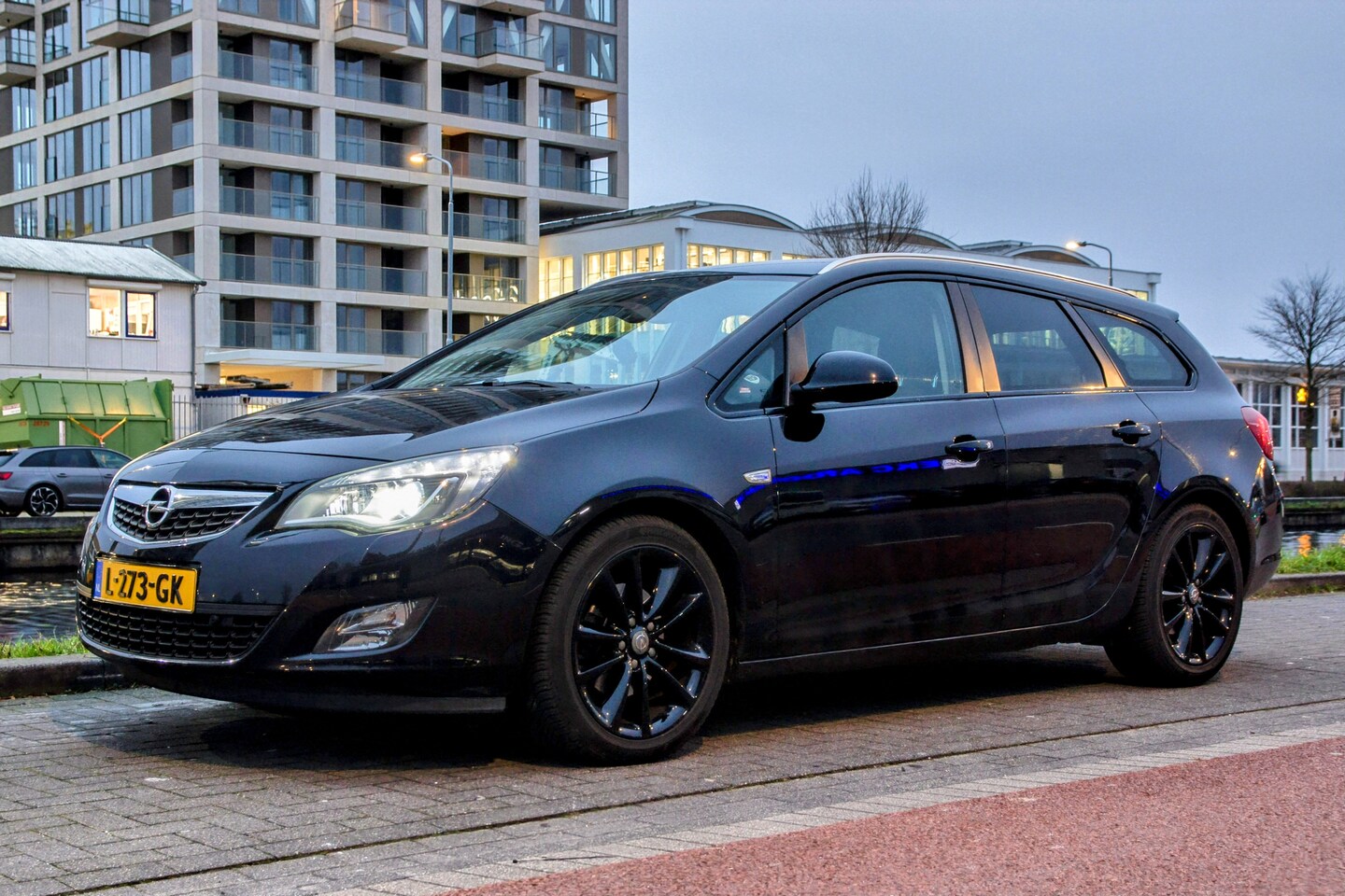 Opel Astra Sports Tourer - 1.6 Turbo Sport Black Edition TREKHAAK 216pk - AutoWereld.nl