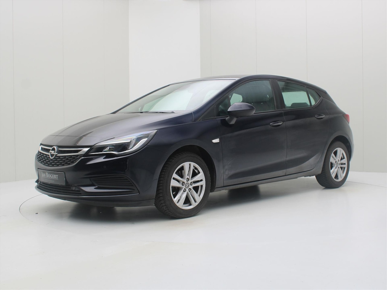 Opel Astra - 1.0 Turbo 105pk Start/Stop Business Edition [ CARPLAY+NAVIGATIE+PDC+CRUISE+AIRCO+LMV ] - AutoWereld.nl