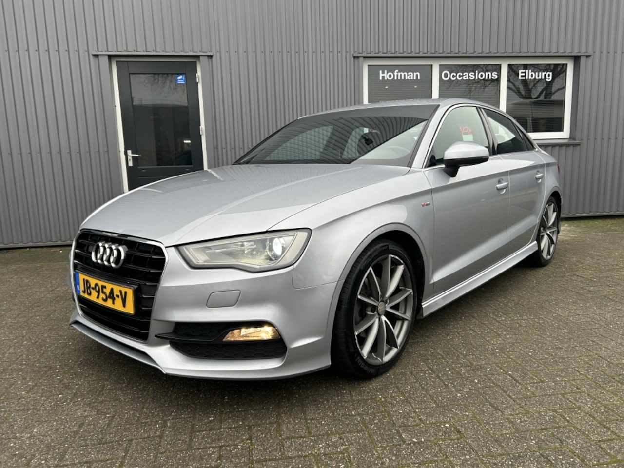 Audi A3 Limousine - 1.6 TDI S-tronic S-Line PDC NAVI 179DKM NAP! - AutoWereld.nl