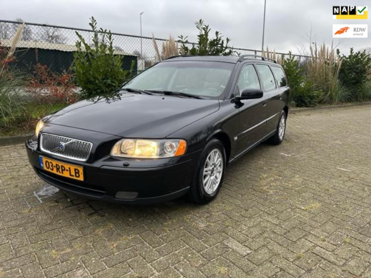 Volvo V70 - 2.4D Ocean Race I automaat I cruise control I trekhaak - AutoWereld.nl