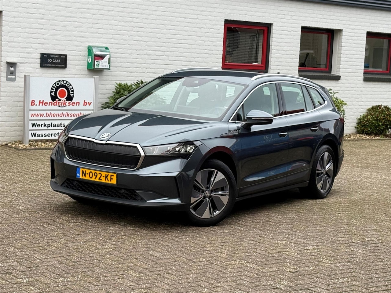 Skoda Enyaq iV - 80 204pk/ DAB/ Apple Carplay/ 12% Bijtelling/ Camera achter/ Parkeersensoren/ Navigatie/ L - AutoWereld.nl