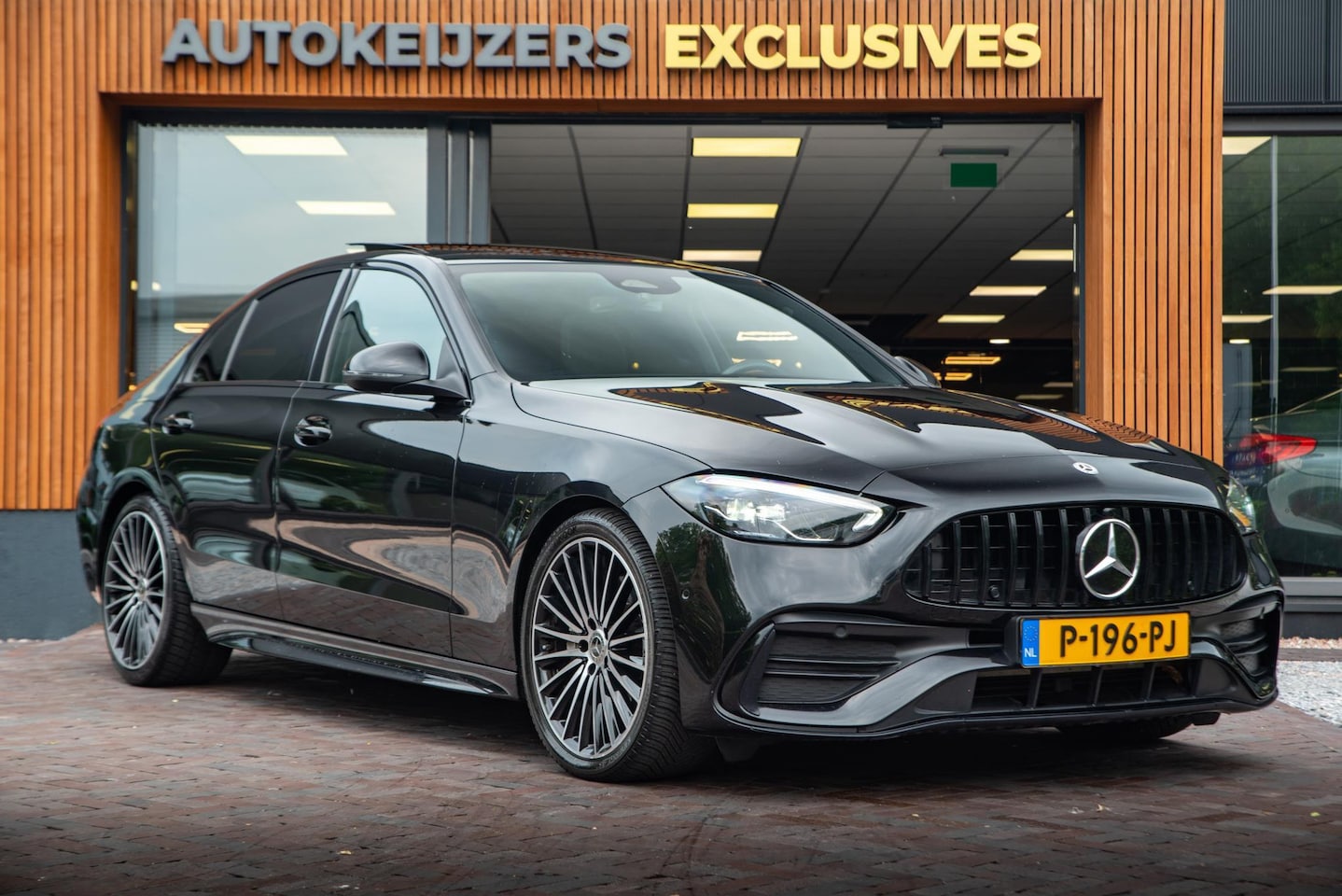 Mercedes-Benz C-klasse - 200 Launch Edition AMG Line Panoramadak - AutoWereld.nl