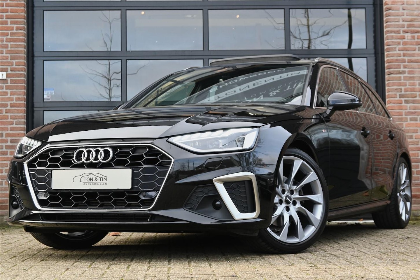 Audi A4 Avant - 40 TFSI 3x S-Line PANO Virtual Trekhaak Cam '20 - AutoWereld.nl