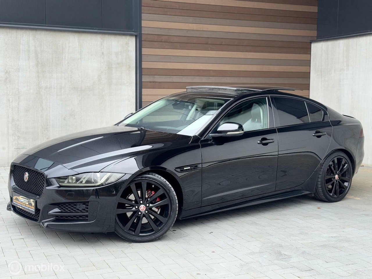 Jaguar XE - 2.0 D R-Sport AWD 2.0 D R-Sport AWD - AutoWereld.nl