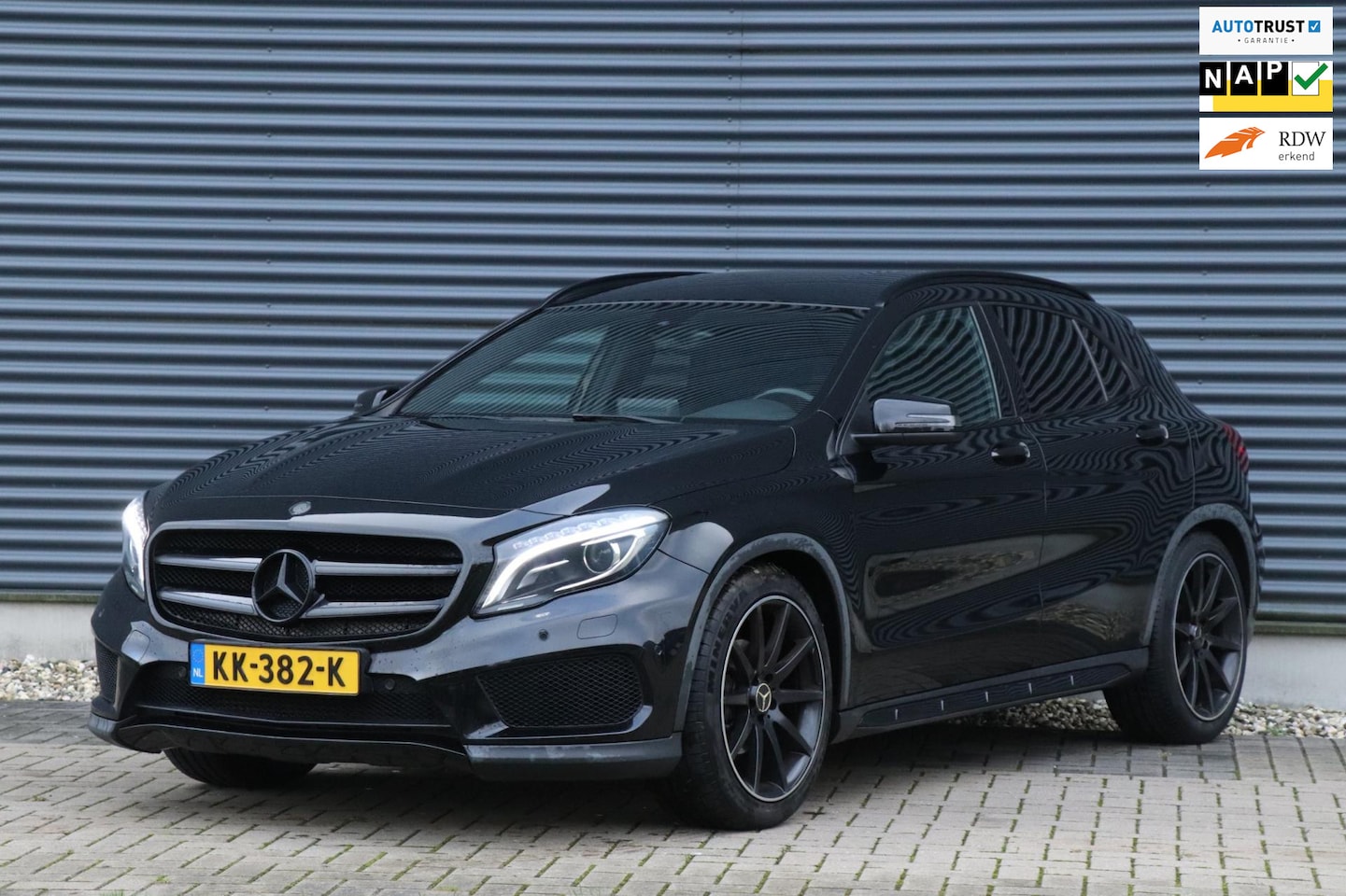 Mercedes-Benz GLA-Klasse - 180 AMG Night Edition Plus | AMG Pakket | PDC | Dealer onderhouden! - AutoWereld.nl