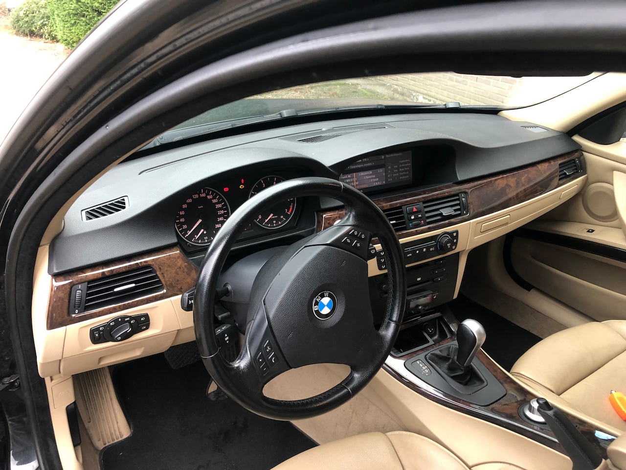 BMW 3-serie Touring - 320i High Executive Crème leder interieur, grootste scherm - AutoWereld.nl