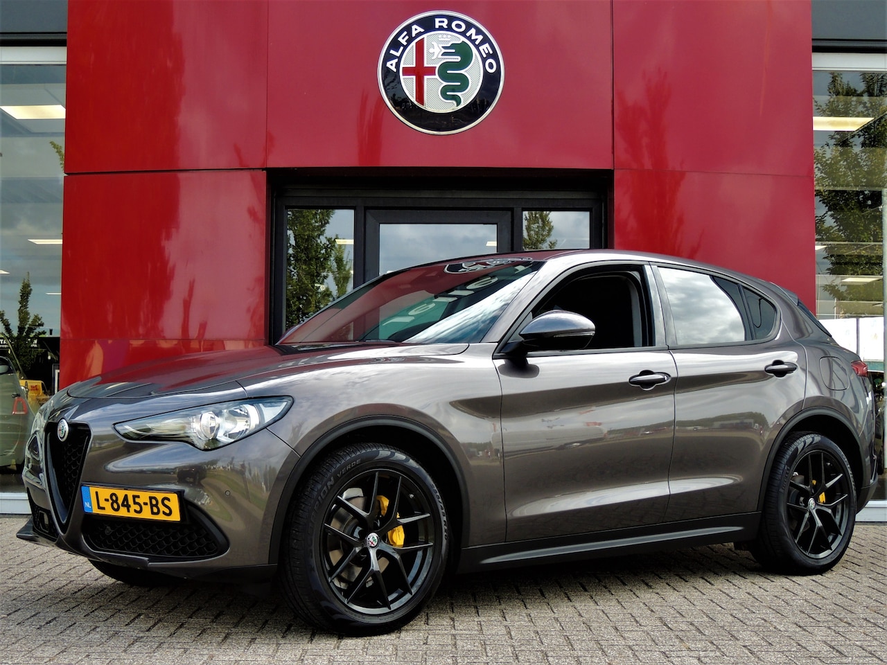 Alfa Romeo Stelvio - 2.2d Super 230 PK | 20" velgen | Privacy Glass | Dark B-tech uitstraling | Trekhaak afneem - AutoWereld.nl