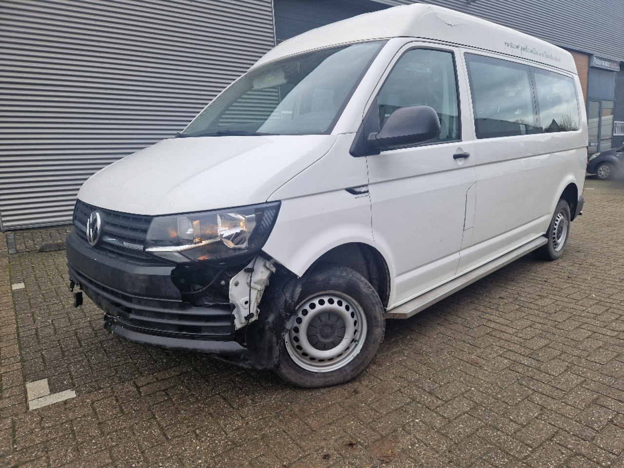 Volkswagen Transporter Kombi - 2.0 TSI L2H2 lang hoog schade marge airco benzine euro6 - AutoWereld.nl