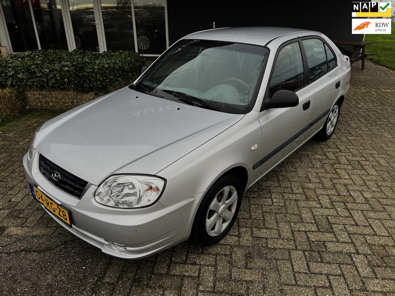 Hyundai Accent - 1.3i Active Young AIRCO/ELEK.R/TREK - AutoWereld.nl