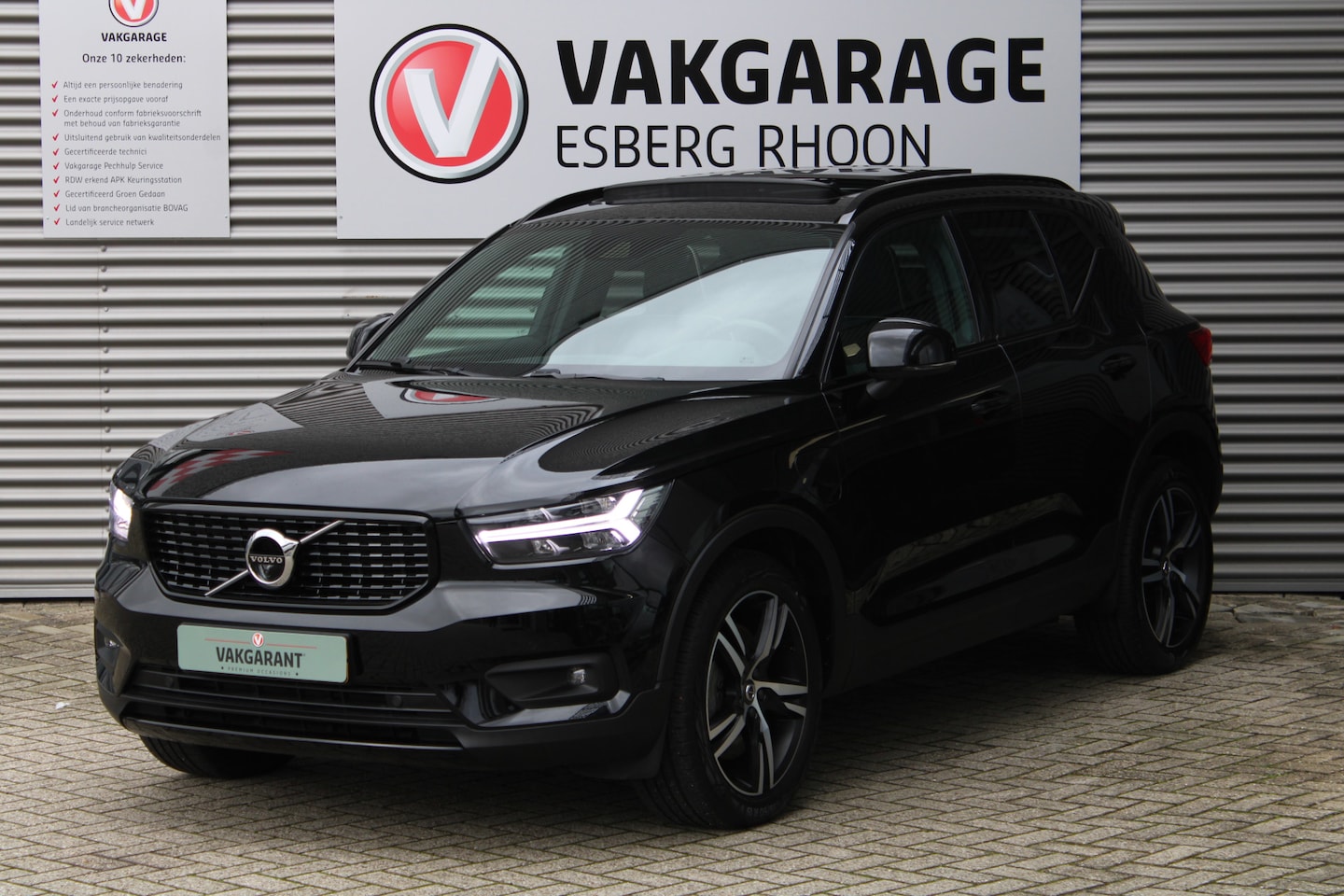 Volvo XC40 - 1.5 T5 Recharge R-Design SCHUIFDAK,NAVI/360CAM - AutoWereld.nl