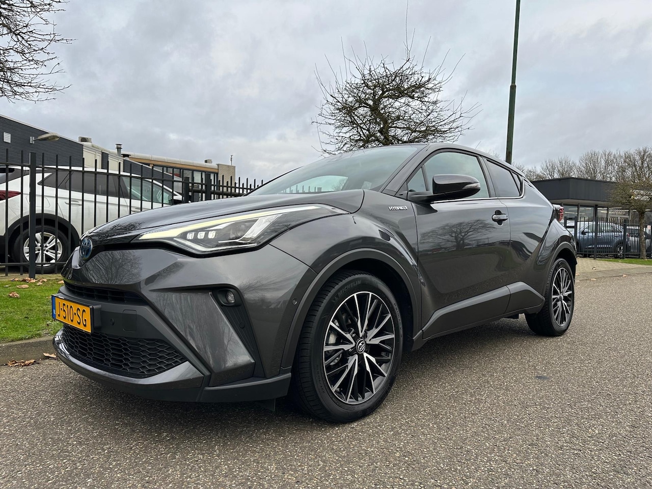 Toyota C-HR - 2.0 Hybrid 184pk CVT Executive Multi Media NL-Auto - AutoWereld.nl