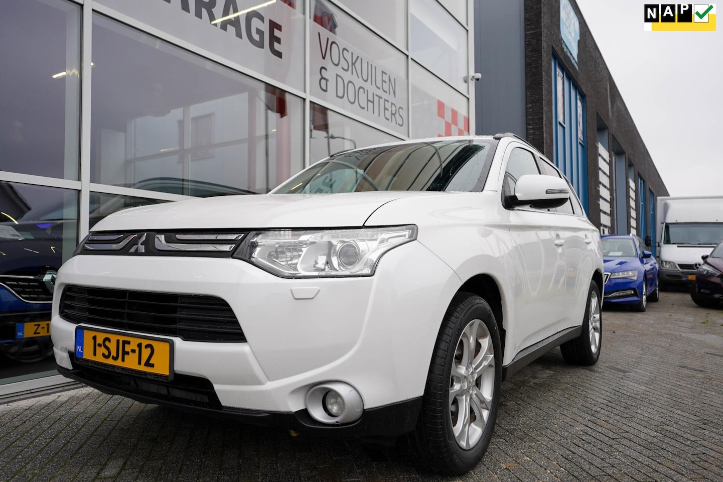 Mitsubishi Outlander - 2.0 Intense+ | 7 pers | trekhaak | - AutoWereld.nl