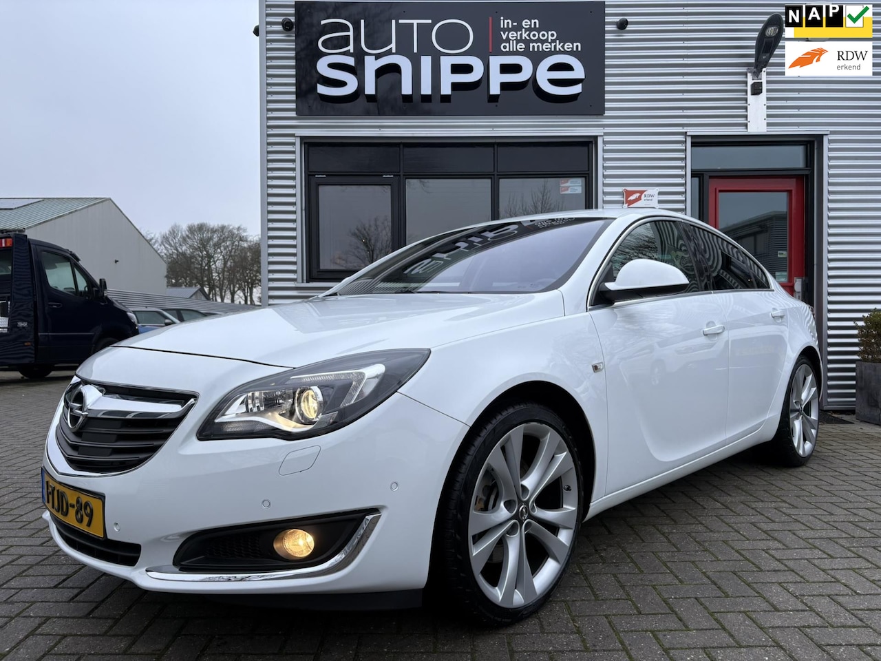 Opel Insignia - 2.0 T Cosmo 4x4 -250 PK!-VOLLEDER-NAVI-CAMERA-TREKHAAK-1900 KG TREKGEWICHT-ADAPTIVE CRUISE - AutoWereld.nl