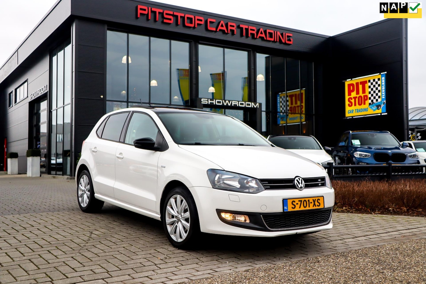 Volkswagen Polo - 1.2 Match, Panoramadak, Stoelverwarming, Cruise! - AutoWereld.nl