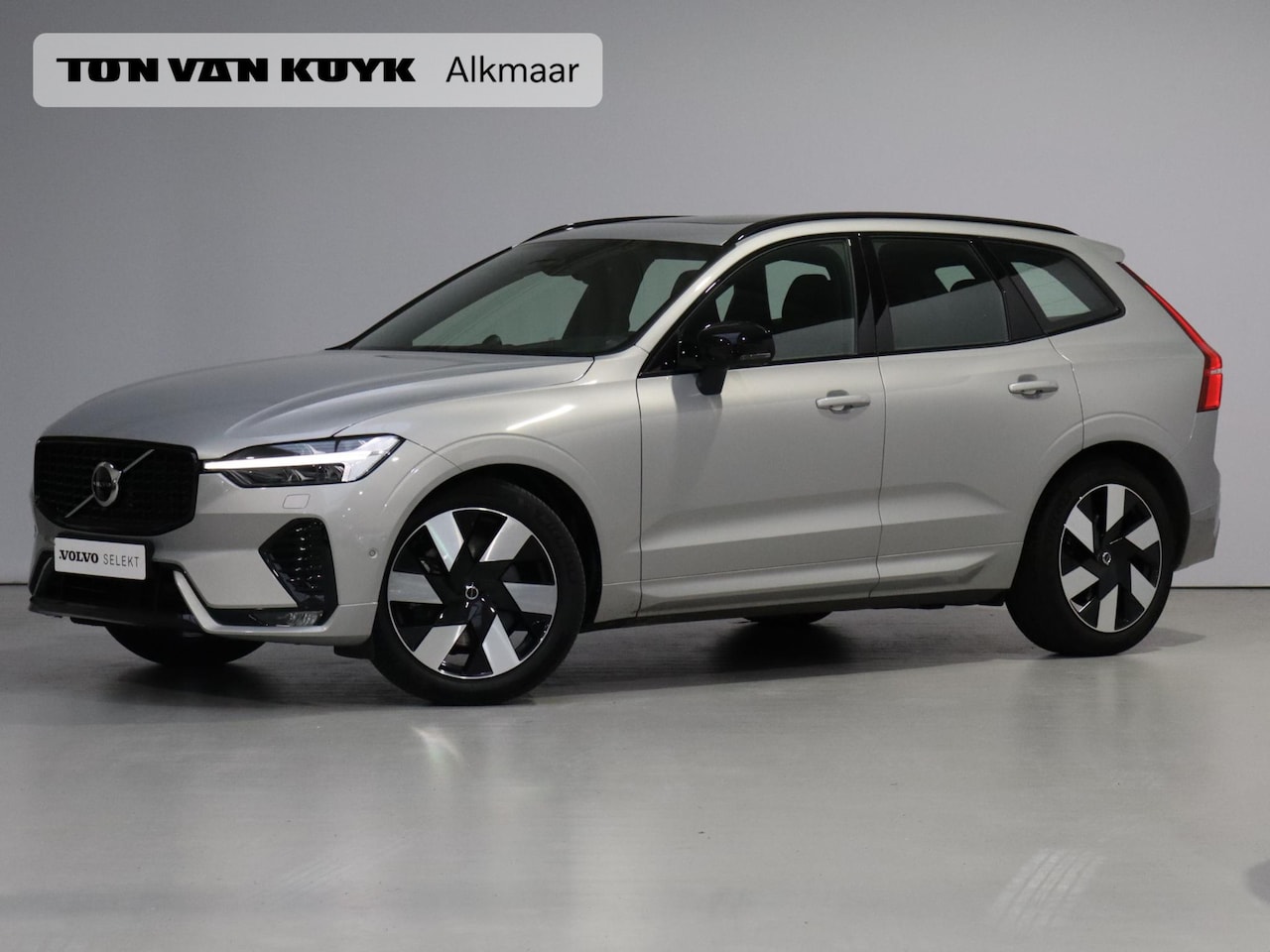 Volvo XC60 - B5 Ultimate Dark / Trekhaak / 360 camera / Bowers & Wilkins / Luchtvering / Elek. verstelb - AutoWereld.nl