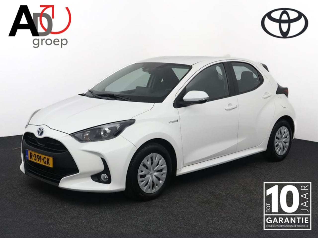 Toyota Yaris - 1.5 Hybrid Active | Navigatie | keyless entry en start | Climate control | All season band - AutoWereld.nl