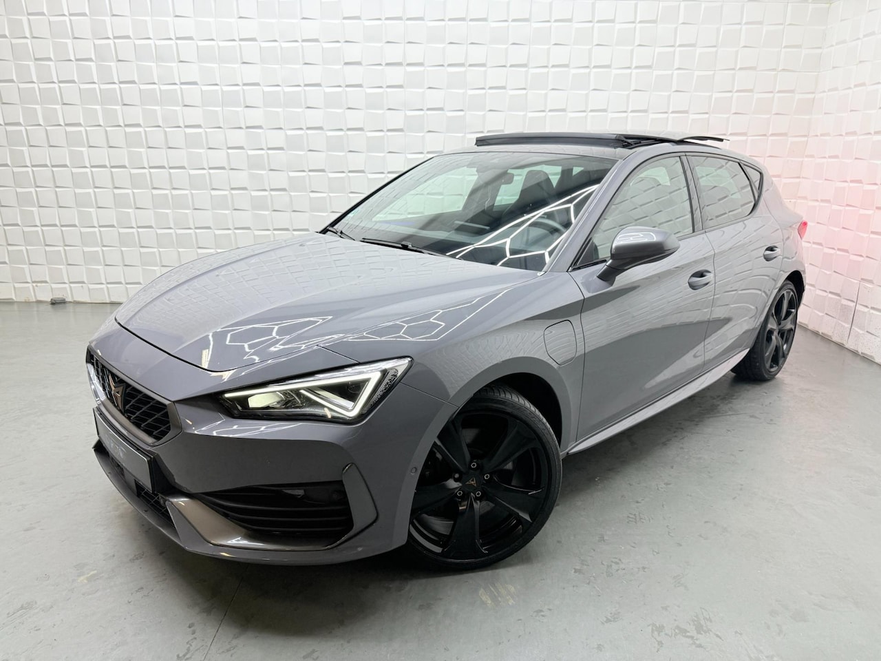 CUPRA Leon - 1.4 e-Hybrid VZ Copper Edition PANO ACC VIRTUAL - AutoWereld.nl