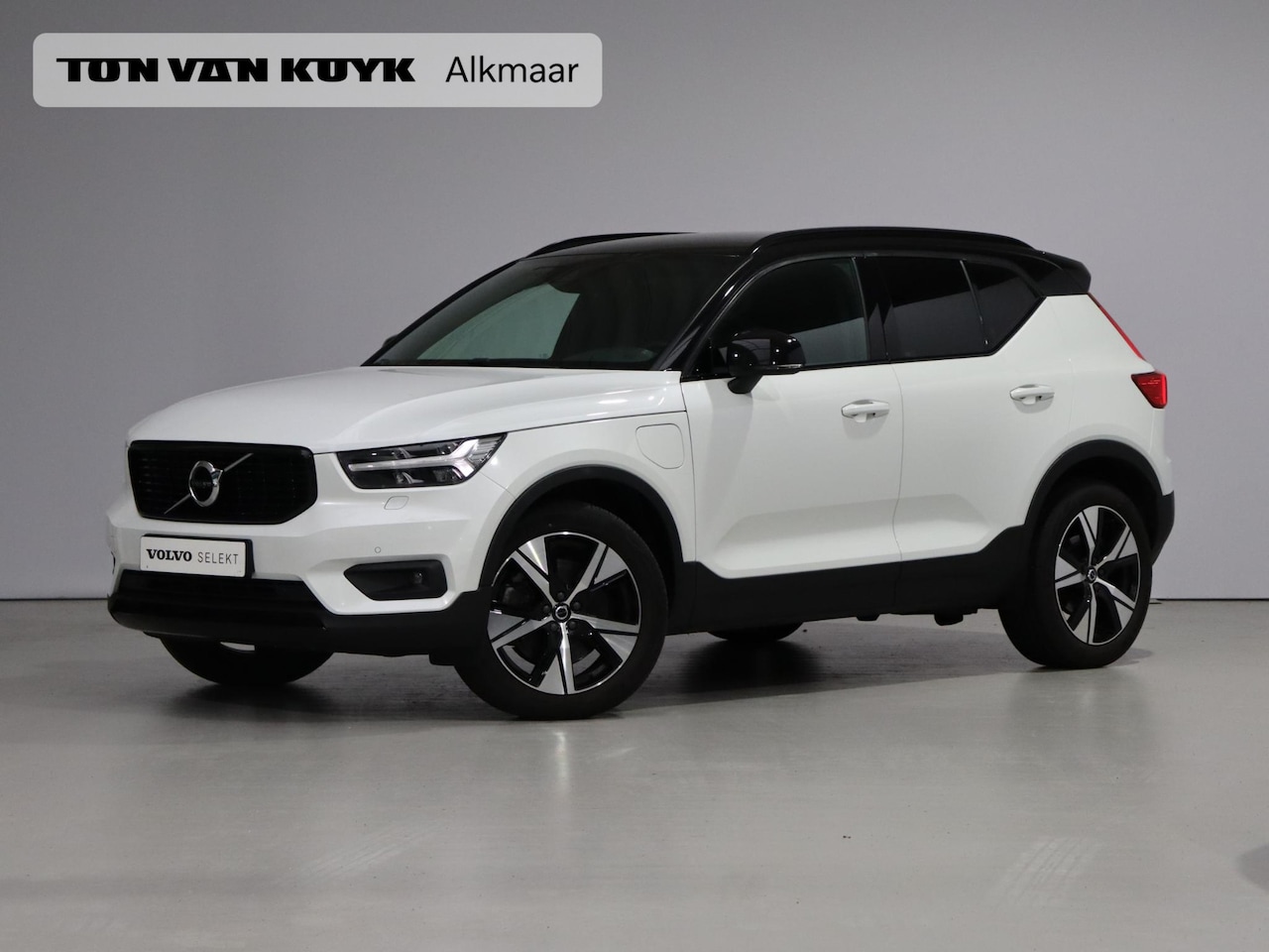 Volvo XC40 - T5 Plug-in hybrid Plus Dark / Leder / Stoel+stuur+achterbankverwarming / Full LED koplampe - AutoWereld.nl