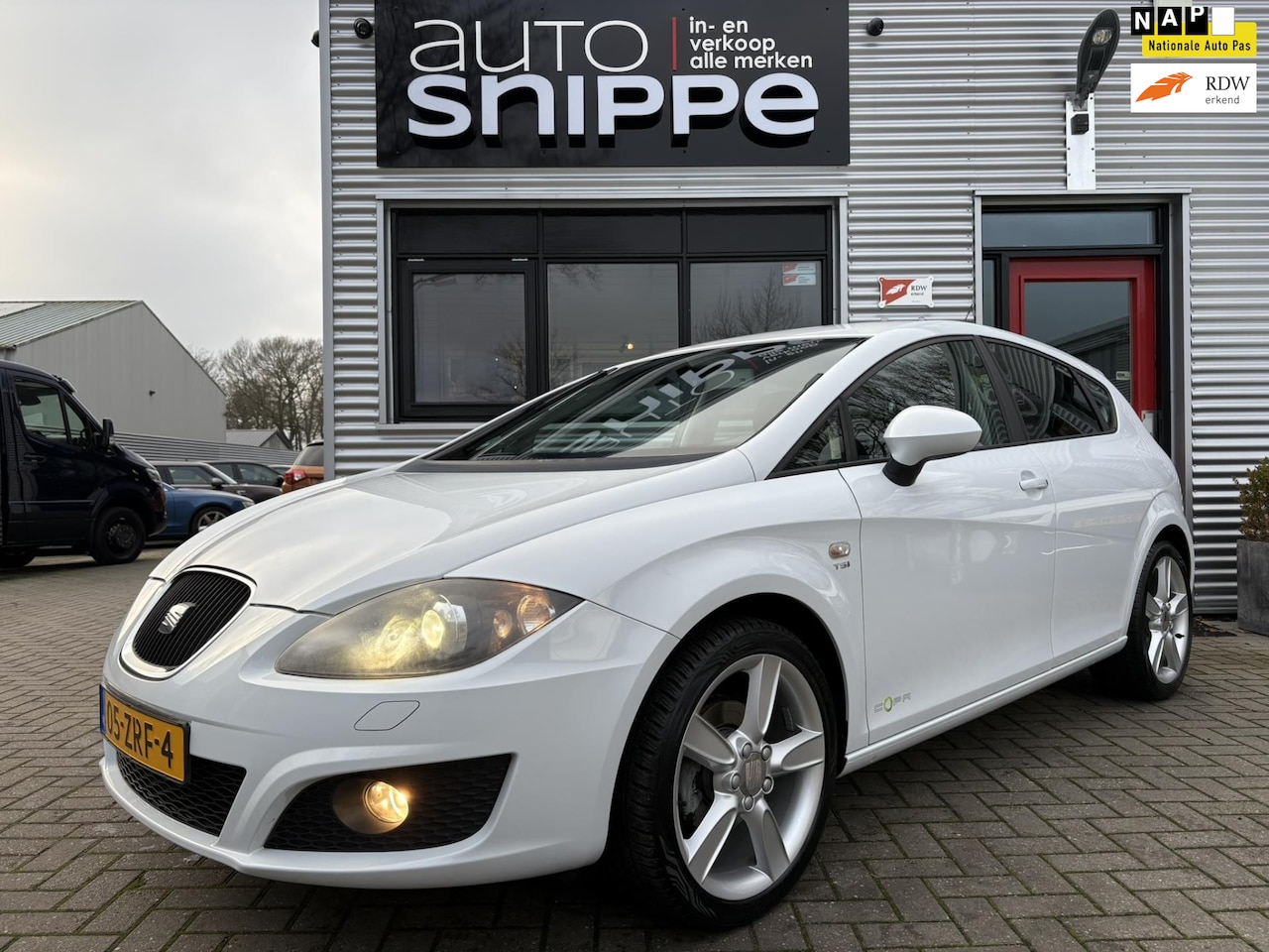 Seat Leon - 1.2 TSI Ecomotive Businessline COPA -1STE EIGENAAR!-67.891 KM'S!-XENON-LED-CLIMA-DAB+-18'' - AutoWereld.nl