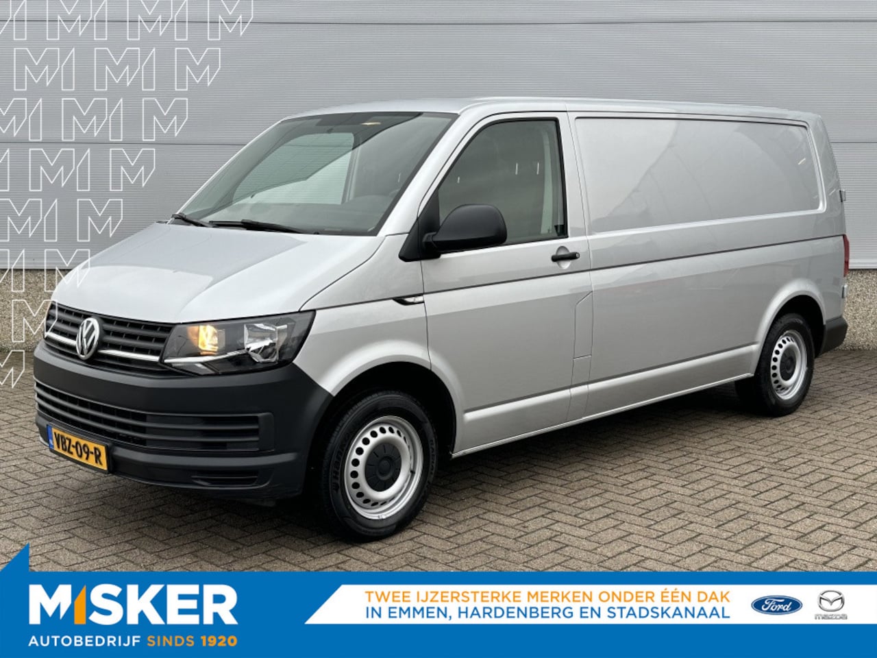 Volkswagen Transporter - 2.0 TDI L2H1 AIRCO! TREKHAAK! CAMERA! - AutoWereld.nl