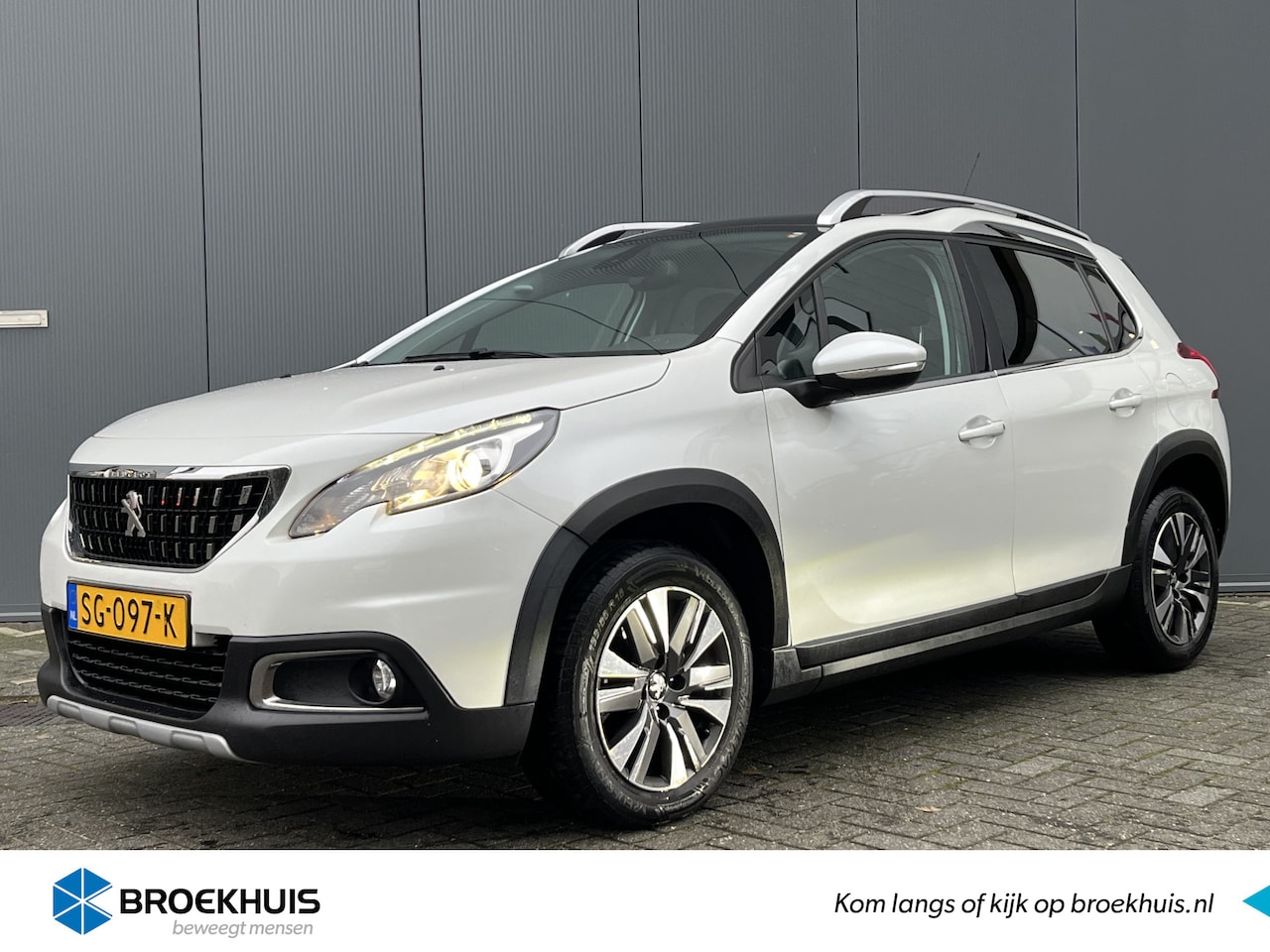 Peugeot 2008 - 1.2 110pk Allure | Climate controle | Cruise controle | Trekhaak | Half lederen bekleding - AutoWereld.nl