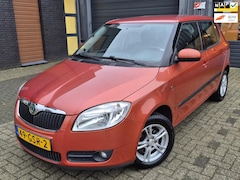 Skoda Fabia - 1.6-16V Ambiente Automaat/5-Deurs/Airco/Nieuwe APK