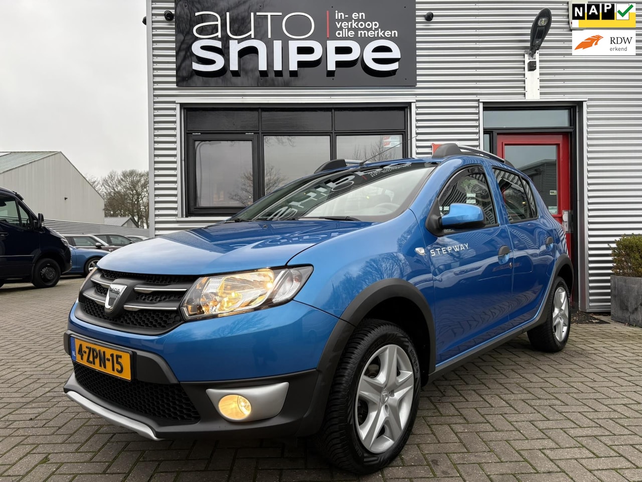 Dacia Sandero Stepway - 0.9 TCe Lauréate -DEALER ONDERHOUDEN!-NAVI-BLUETOOTH-PDC ACHTER-ISOFIX-85.636 KM'S!-TREKHA - AutoWereld.nl