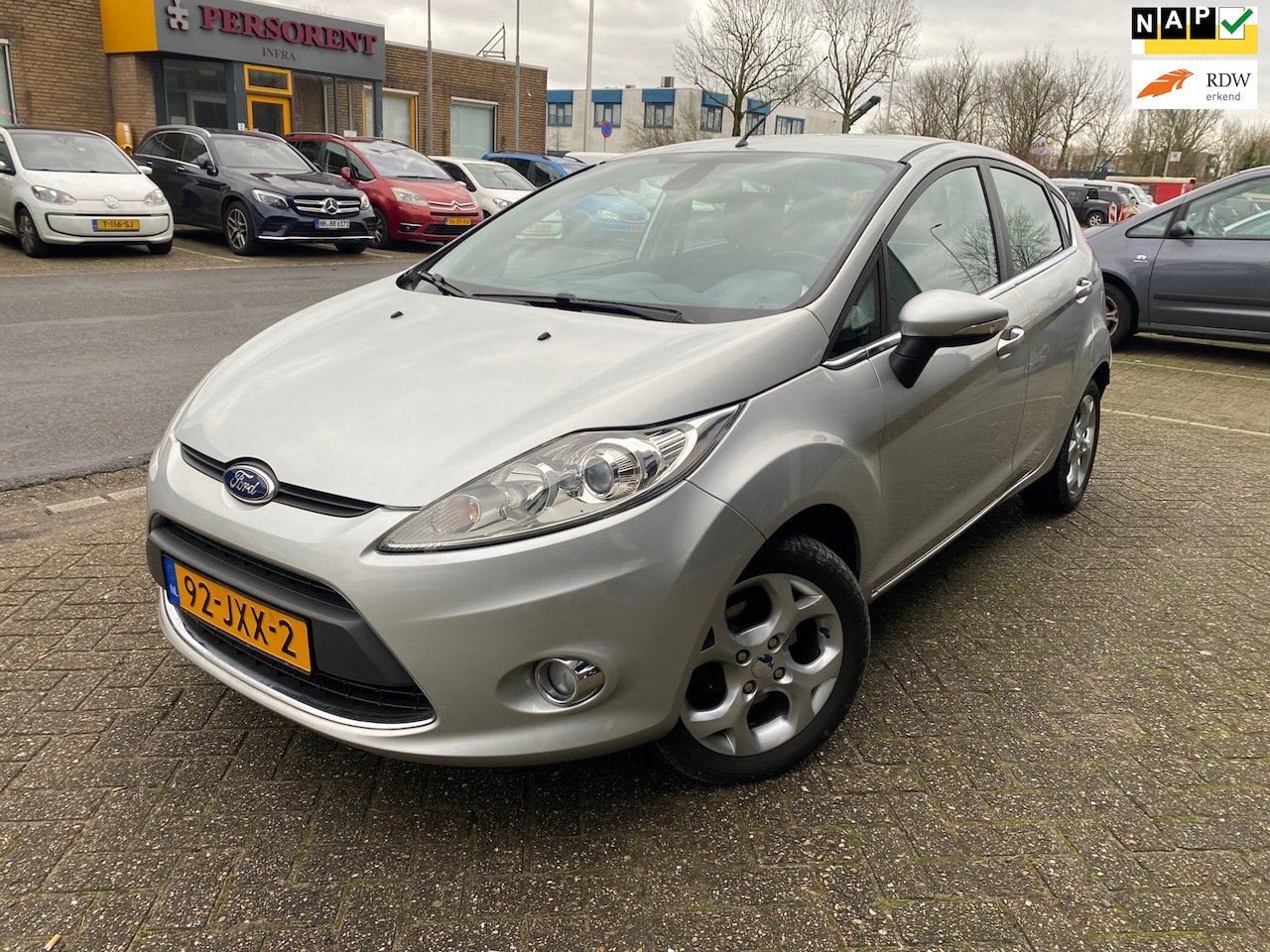 Ford Fiesta - 1.25 Titanium / NAP / AIRCO / APK / PDC / BOEKJES / 2 SLEUTELS / ZEER NETTE AUTO!! - AutoWereld.nl