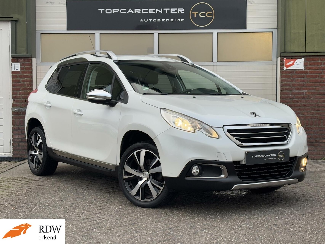 Peugeot 2008 - 1.2 PureTech Féline/NAVI/STOELV/PARKS/HEMEL/APK - AutoWereld.nl