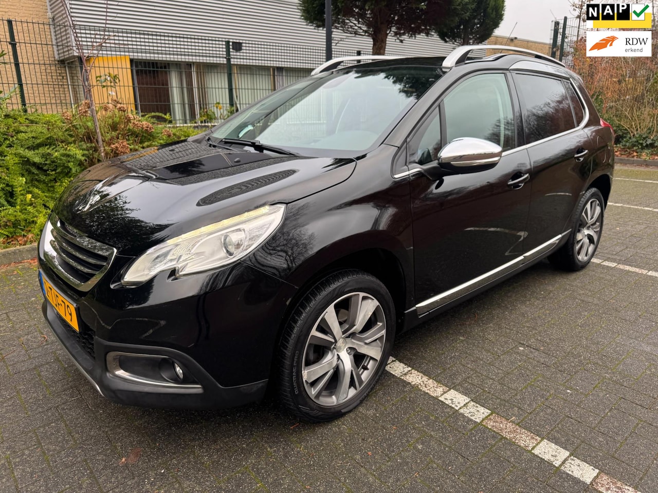 Peugeot 2008 - 1.6 VTi Féline / Pano'dak / Leder bekleding / Trekhaak / Navi / PDC - AutoWereld.nl