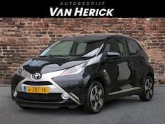 Toyota Aygo - 1.0 VVT-i x-clusiv Automaat | Navi | Camera | LM Velgen