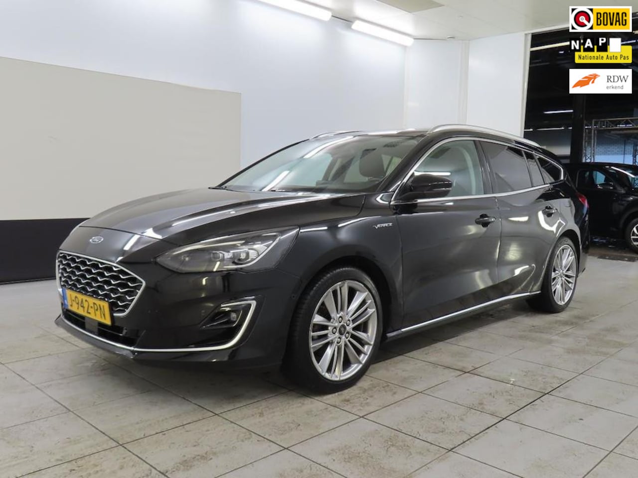 Ford Focus Wagon - 1.5 EcoBoost Vignale+Volleder+Xenon+Navigatie+Camera+stuur&stoel-verw+18"lmv Meest Luxe ui - AutoWereld.nl