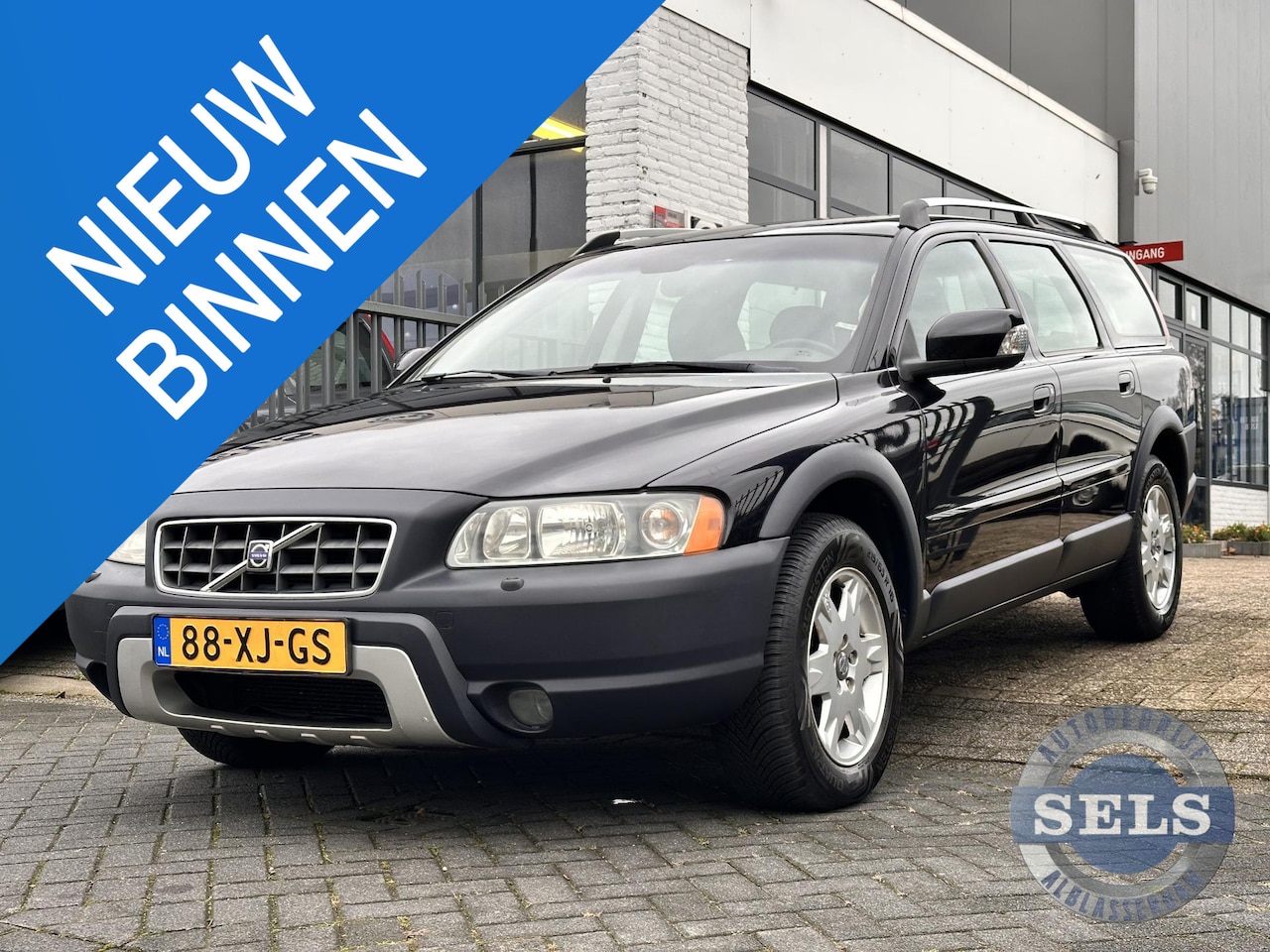 Volvo XC70 - 2.4 D5 AWD Momentum Geartronic YOUNGTIMER/INCLBTW - AutoWereld.nl