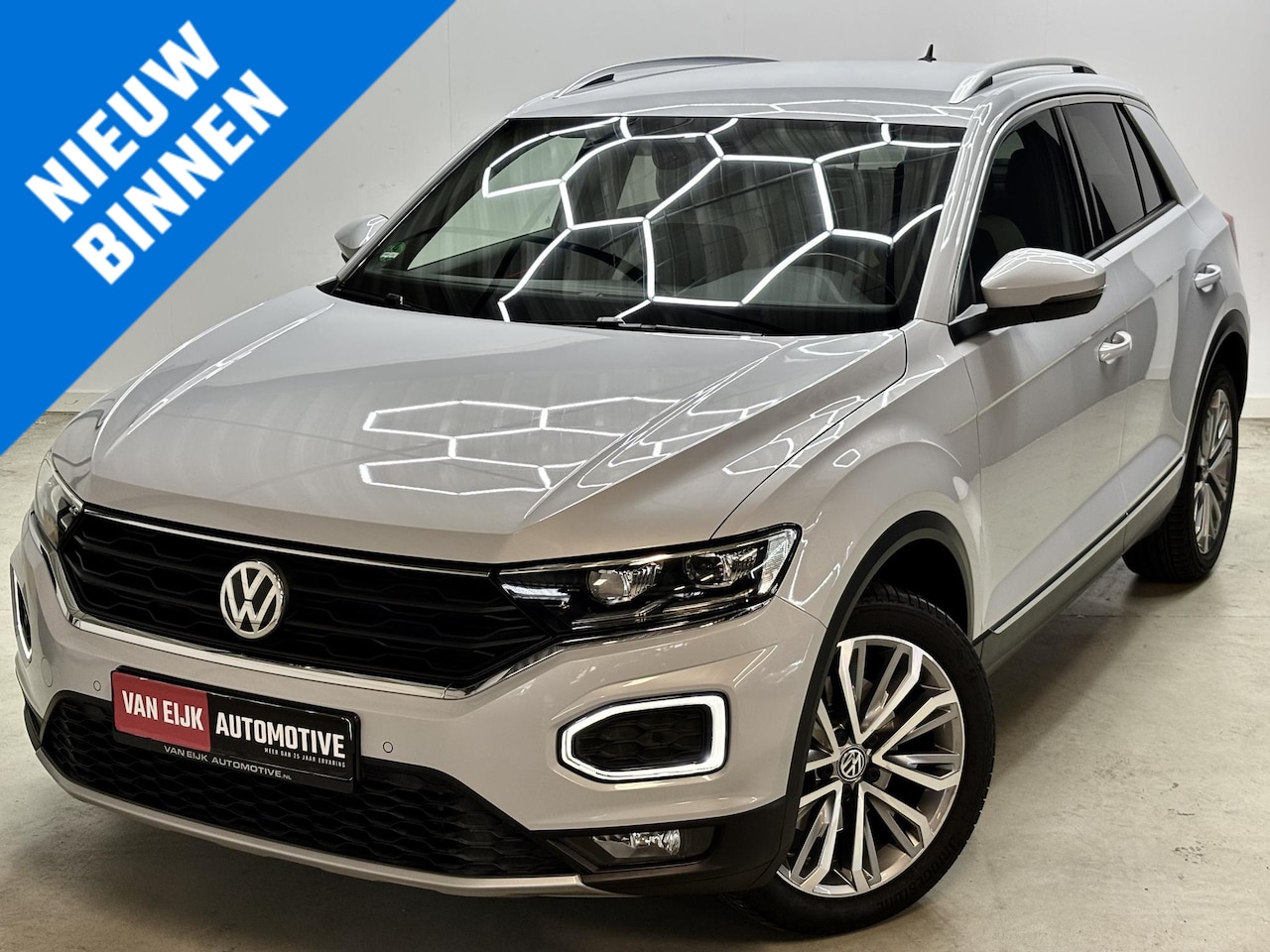 Volkswagen T-Roc - 1.5i Sport / Virtual / Carplay / Navi / EL Koffer Achteruitrijcamera / zwarte hemel / vol! - AutoWereld.nl