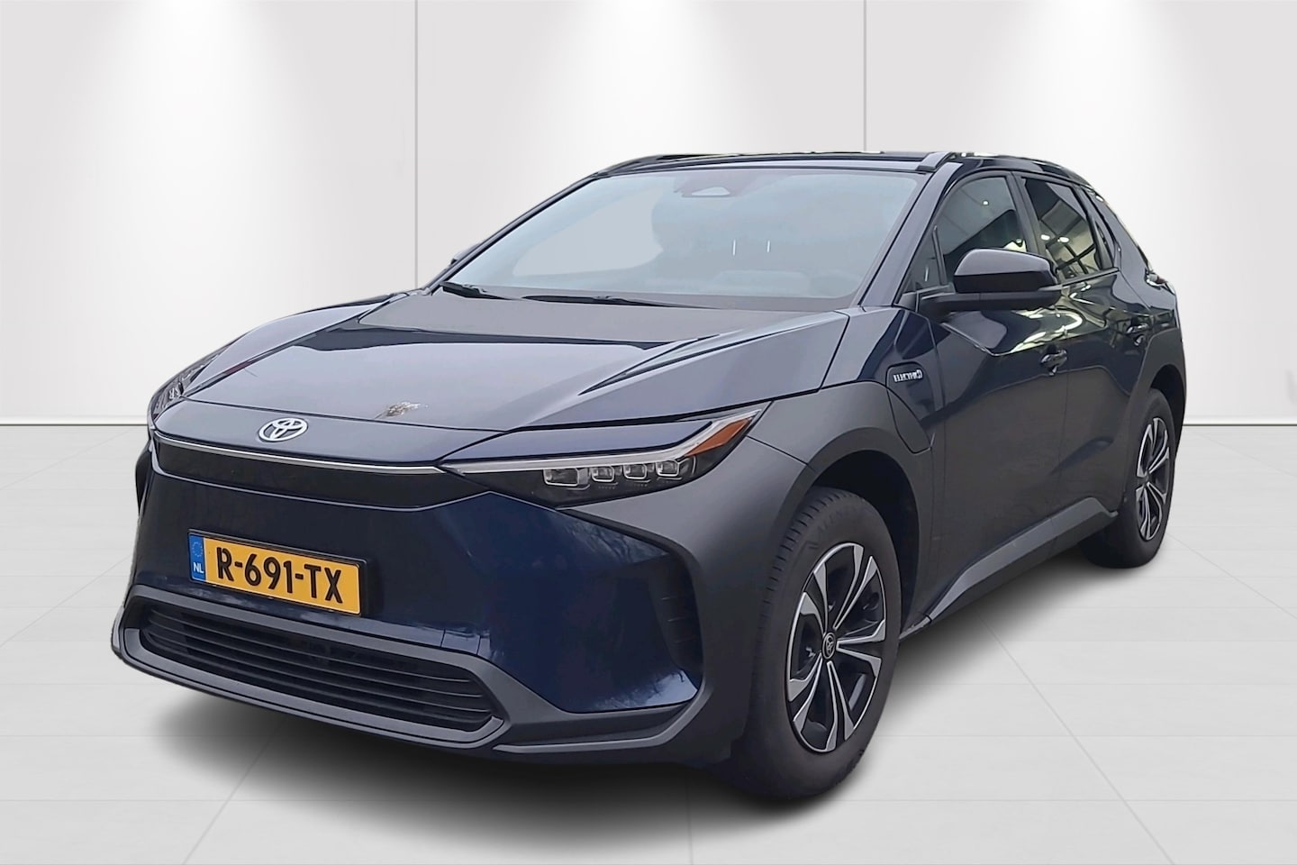 Toyota bZ4X - Dynamic | Elektrisch bedienbare achterklep | Apple/Android Carplay - AutoWereld.nl