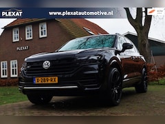 Volkswagen Touareg - 3.0 TDI R-Line Aut. | Black Edition | Nightvision | Massage | Panorama | Stoelventilatie |